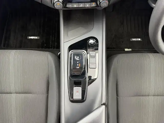 日産 ノート X 宮城県 2021(令3)年 4.7万km ビビットブルー / スーパーブラック 2トーン 禁煙車//プロパイロット//３６０°セーフティアシスト/・インテリジェントエマージェンシーブレーキ/・ふらつき警報/・前方衝突予測警報/・標識検知機能/・側方運転支援/・後側方衝突防止支援システム/・アラウンドビューモニター/・踏み間違い衝突防止アシスト/・後退時車両検知警報/・インテリジェント ルームミラー/・エマージェンシーストップシグナル//純正ナビ(BT.USB.HDMI.AppleCarPlay)//フルセグ//ETC//置くだけ充電//電動パーキングブレーキ//オートホールド//プッシュスタート//純正マット