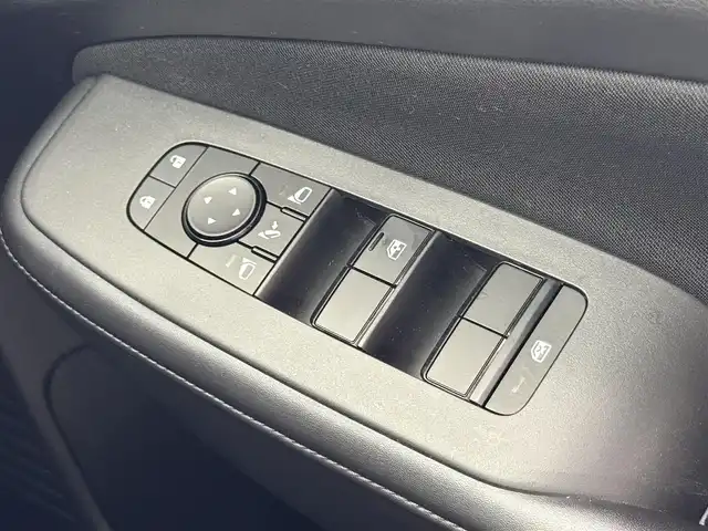 日産 ノート X 宮城県 2021(令3)年 4.7万km ビビットブルー / スーパーブラック 2トーン 禁煙車//プロパイロット//３６０°セーフティアシスト/・インテリジェントエマージェンシーブレーキ/・ふらつき警報/・前方衝突予測警報/・標識検知機能/・側方運転支援/・後側方衝突防止支援システム/・アラウンドビューモニター/・踏み間違い衝突防止アシスト/・後退時車両検知警報/・インテリジェント ルームミラー/・エマージェンシーストップシグナル//純正ナビ(BT.USB.HDMI.AppleCarPlay)//フルセグ//ETC//置くだけ充電//電動パーキングブレーキ//オートホールド//プッシュスタート//純正マット