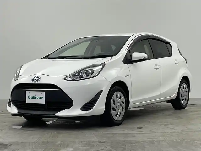 トヨタ アクア S 群馬県 2019(令1)年 8.3万km スーパーホワイトⅡ 禁煙車　純正ナビ　ワンセグ　ＢＴ　バックカメラ　トヨタセーフティセンス　衝突軽減　ＡＨＢ　オートライト　ＥＴＣ　　オートエアコン　ヘッドライトレベライザー　電動格納ミラー　Ｐスタート　スマートキー