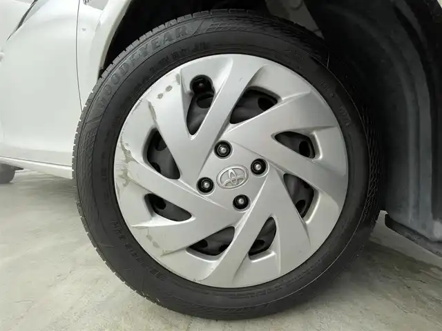 トヨタ アクア S 群馬県 2019(令1)年 8.3万km スーパーホワイトⅡ 禁煙車　純正ナビ　ワンセグ　ＢＴ　バックカメラ　トヨタセーフティセンス　衝突軽減　ＡＨＢ　オートライト　ＥＴＣ　　オートエアコン　ヘッドライトレベライザー　電動格納ミラー　Ｐスタート　スマートキー