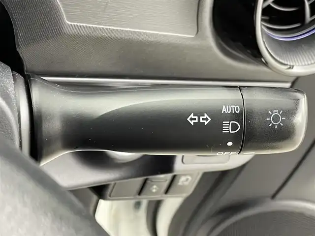 トヨタ アクア S 群馬県 2019(令1)年 8.3万km スーパーホワイトⅡ 禁煙車　純正ナビ　ワンセグ　ＢＴ　バックカメラ　トヨタセーフティセンス　衝突軽減　ＡＨＢ　オートライト　ＥＴＣ　　オートエアコン　ヘッドライトレベライザー　電動格納ミラー　Ｐスタート　スマートキー