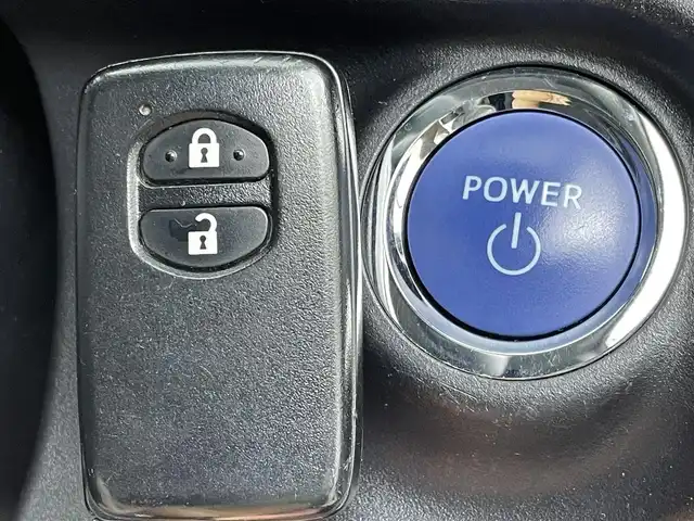 トヨタ アクア S 群馬県 2019(令1)年 8.3万km スーパーホワイトⅡ 禁煙車　純正ナビ　ワンセグ　ＢＴ　バックカメラ　トヨタセーフティセンス　衝突軽減　ＡＨＢ　オートライト　ＥＴＣ　　オートエアコン　ヘッドライトレベライザー　電動格納ミラー　Ｐスタート　スマートキー
