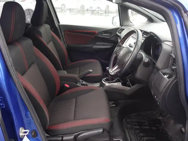 ホンダ フィット RS ホンダセンシング 山形県 2018(平30)年 9.6万km ブリリアントスポーティブルーメタリック2トーン 6MT/ホンダセンシング/純正ディスプレイオーディオ/　　【CD USB ワンセグ】/バックカメラ/レーダークルーズコントロール/LEDオートヘッドライト/純正16インチアルミホイール/アイドリングストップ/ステアリングスイッチ/電動格納ウィンカーミラー/フォグランプ/純正フロアマット/スマートキー×2/ETC