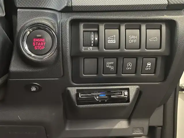 スバル フォレスター プレミアム 宮城県 2018(平30)年 5.3万km クリスタルホワイトP 純正ナビゲーション/　（フルセグテレビ　CD　FM/AM　Bluetooth）/アイサイト　/パドルシフト/レーダークルーズコントロール　/ブラインドスポットモニター/レーンアシスト/追突軽減システム/横滑り防止/デジタルインナーミラー　/バック・サイド・フロントカメラ/純正フロアマット/前席パワーシート/ステアリングヒーター/シートヒーター/ETC/パワーバックドア/スペアキー