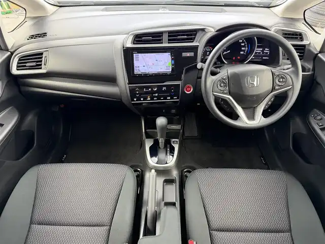 ホンダ フィット 13G L ホンダセンシング 愛知県 2018(平30)年 4.7万km スカイランドブルーM ホンダセンシング/・衝突軽減ブレーキ/・誤発進抑制機能/・アダプティブクルーズコントロール/・車線維持支援システム/・先行者発進お知らせ機能/純正SDナビ/・Bluetooth/・CD/DVD/・AUX/・フルセグTV/・iPod/ビルトインETC/バックカメラ/アイドリングストップ/LEDヘッドライト/ステアリングスイッチ/純正フロアマット/スマートキー/プッシュスタート