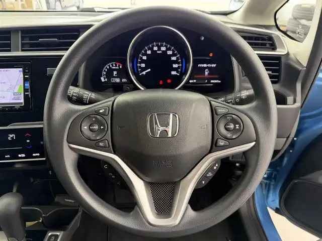 ホンダ フィット 13G L ホンダセンシング 愛知県 2018(平30)年 4.7万km スカイランドブルーM ホンダセンシング/・衝突軽減ブレーキ/・誤発進抑制機能/・アダプティブクルーズコントロール/・車線維持支援システム/・先行者発進お知らせ機能/純正SDナビ/・Bluetooth/・CD/DVD/・AUX/・フルセグTV/・iPod/ビルトインETC/バックカメラ/アイドリングストップ/LEDヘッドライト/ステアリングスイッチ/純正フロアマット/スマートキー/プッシュスタート