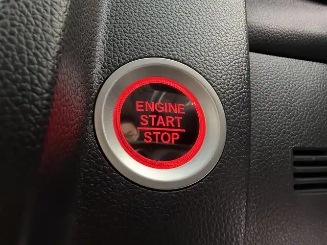 ホンダ フィット 13G L ホンダセンシング 愛知県 2018(平30)年 4.7万km スカイランドブルーM ホンダセンシング/・衝突軽減ブレーキ/・誤発進抑制機能/・アダプティブクルーズコントロール/・車線維持支援システム/・先行者発進お知らせ機能/純正SDナビ/・Bluetooth/・CD/DVD/・AUX/・フルセグTV/・iPod/ビルトインETC/バックカメラ/アイドリングストップ/LEDヘッドライト/ステアリングスイッチ/純正フロアマット/スマートキー/プッシュスタート