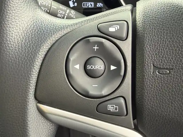 ホンダ フィット 13G L ホンダセンシング 愛知県 2018(平30)年 4.7万km スカイランドブルーM ホンダセンシング/・衝突軽減ブレーキ/・誤発進抑制機能/・アダプティブクルーズコントロール/・車線維持支援システム/・先行者発進お知らせ機能/純正SDナビ/・Bluetooth/・CD/DVD/・AUX/・フルセグTV/・iPod/ビルトインETC/バックカメラ/アイドリングストップ/LEDヘッドライト/ステアリングスイッチ/純正フロアマット/スマートキー/プッシュスタート