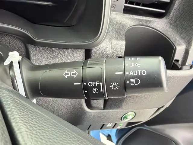 ホンダ フィット 13G L ホンダセンシング 愛知県 2018(平30)年 4.7万km スカイランドブルーM ホンダセンシング/・衝突軽減ブレーキ/・誤発進抑制機能/・アダプティブクルーズコントロール/・車線維持支援システム/・先行者発進お知らせ機能/純正SDナビ/・Bluetooth/・CD/DVD/・AUX/・フルセグTV/・iPod/ビルトインETC/バックカメラ/アイドリングストップ/LEDヘッドライト/ステアリングスイッチ/純正フロアマット/スマートキー/プッシュスタート