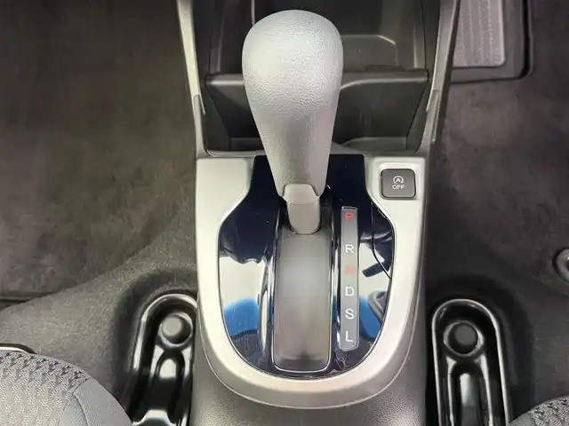 ホンダ フィット 13G L ホンダセンシング 愛知県 2018(平30)年 4.7万km スカイランドブルーM ホンダセンシング/・衝突軽減ブレーキ/・誤発進抑制機能/・アダプティブクルーズコントロール/・車線維持支援システム/・先行者発進お知らせ機能/純正SDナビ/・Bluetooth/・CD/DVD/・AUX/・フルセグTV/・iPod/ビルトインETC/バックカメラ/アイドリングストップ/LEDヘッドライト/ステアリングスイッチ/純正フロアマット/スマートキー/プッシュスタート