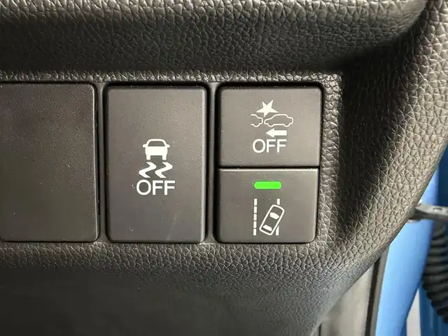 ホンダ フィット 13G L ホンダセンシング 愛知県 2018(平30)年 4.7万km スカイランドブルーM ホンダセンシング/・衝突軽減ブレーキ/・誤発進抑制機能/・アダプティブクルーズコントロール/・車線維持支援システム/・先行者発進お知らせ機能/純正SDナビ/・Bluetooth/・CD/DVD/・AUX/・フルセグTV/・iPod/ビルトインETC/バックカメラ/アイドリングストップ/LEDヘッドライト/ステアリングスイッチ/純正フロアマット/スマートキー/プッシュスタート