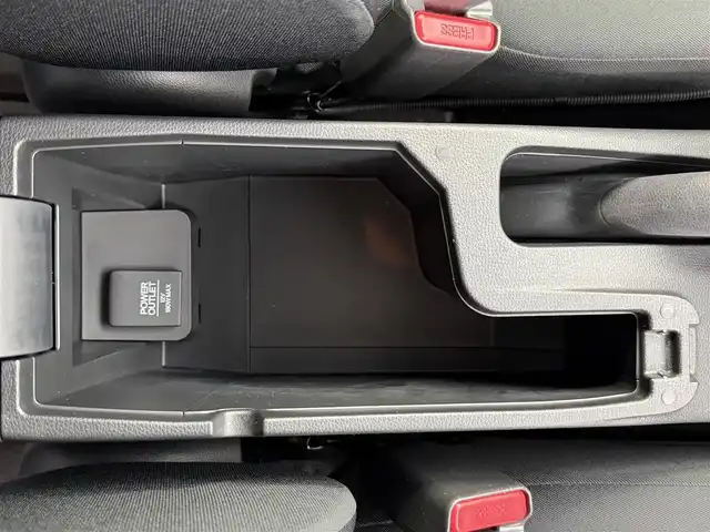 ホンダ フィット 13G L ホンダセンシング 愛知県 2018(平30)年 4.7万km スカイランドブルーM ホンダセンシング/・衝突軽減ブレーキ/・誤発進抑制機能/・アダプティブクルーズコントロール/・車線維持支援システム/・先行者発進お知らせ機能/純正SDナビ/・Bluetooth/・CD/DVD/・AUX/・フルセグTV/・iPod/ビルトインETC/バックカメラ/アイドリングストップ/LEDヘッドライト/ステアリングスイッチ/純正フロアマット/スマートキー/プッシュスタート