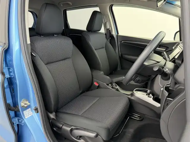 ホンダ フィット 13G L ホンダセンシング 愛知県 2018(平30)年 4.7万km スカイランドブルーM ホンダセンシング/・衝突軽減ブレーキ/・誤発進抑制機能/・アダプティブクルーズコントロール/・車線維持支援システム/・先行者発進お知らせ機能/純正SDナビ/・Bluetooth/・CD/DVD/・AUX/・フルセグTV/・iPod/ビルトインETC/バックカメラ/アイドリングストップ/LEDヘッドライト/ステアリングスイッチ/純正フロアマット/スマートキー/プッシュスタート