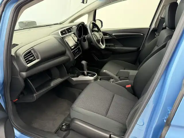 ホンダ フィット 13G L ホンダセンシング 愛知県 2018(平30)年 4.7万km スカイランドブルーM ホンダセンシング/・衝突軽減ブレーキ/・誤発進抑制機能/・アダプティブクルーズコントロール/・車線維持支援システム/・先行者発進お知らせ機能/純正SDナビ/・Bluetooth/・CD/DVD/・AUX/・フルセグTV/・iPod/ビルトインETC/バックカメラ/アイドリングストップ/LEDヘッドライト/ステアリングスイッチ/純正フロアマット/スマートキー/プッシュスタート