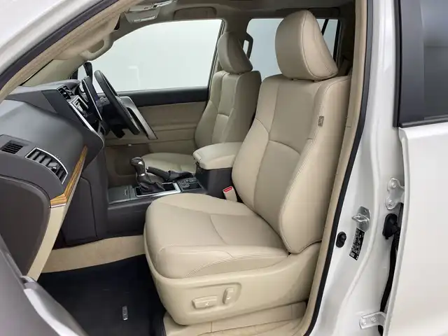 トヨタ ランドクルーザー プラド TX Lパッケージ マットブラED 新潟県 2023(令5)年 1.5万km ホワイトパールクリスタルシャイン 純正アルパインナビ/レーダークルーズコントロ―ル/ETC/バックカメラ/フルセグ/社外フロアマット/前席パワーシート/前席シートヒーター/前席エアシート/純正18インチAW夏タイヤ/純正LEDヘッドライト/フォグランプ