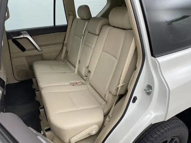 トヨタ ランドクルーザー プラド TX Lパッケージ マットブラED 新潟県 2023(令5)年 1.5万km ホワイトパールクリスタルシャイン 純正アルパインナビ/レーダークルーズコントロ―ル/ETC/バックカメラ/フルセグ/社外フロアマット/前席パワーシート/前席シートヒーター/前席エアシート/純正18インチAW夏タイヤ/純正LEDヘッドライト/フォグランプ