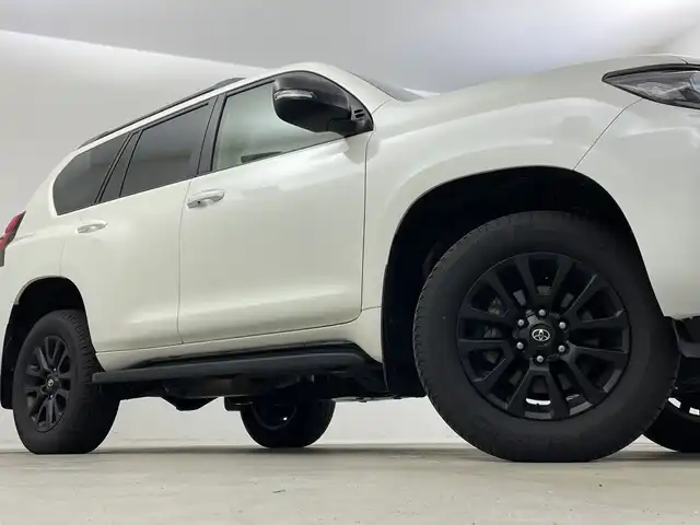 トヨタ ランドクルーザー プラド TX Lパッケージ マットブラED 新潟県 2023(令5)年 1.5万km ホワイトパールクリスタルシャイン 純正アルパインナビ/レーダークルーズコントロ―ル/ETC/バックカメラ/フルセグ/社外フロアマット/前席パワーシート/前席シートヒーター/前席エアシート/純正18インチAW夏タイヤ/純正LEDヘッドライト/フォグランプ
