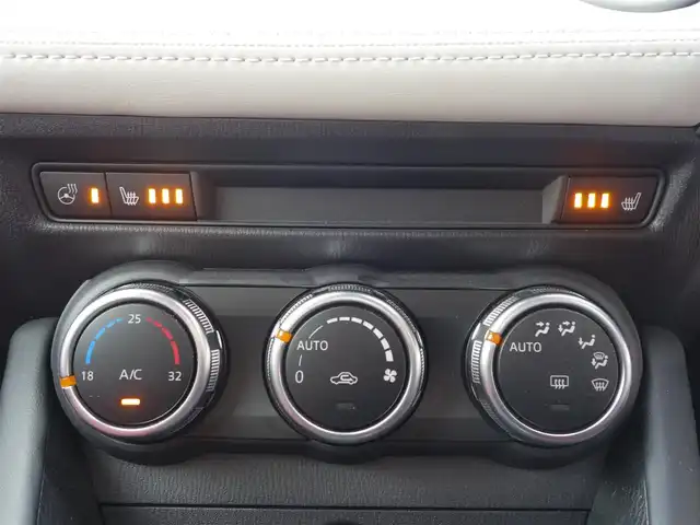 マツダ ＣＸ－３ 15S 100周年特別記念車 静岡県 2021(令3)年 4.1万km スノーフレイクホワイトパールマイカ ワンオーナー/禁煙車/純正SDナビ/　　CD/DVD/BT/SD/USB/AUX/フルセグTV/360度ビューモニター/　　　（フロント・サイド・バック・全方位）/ビルトインETC/前席シートヒーター/ステアリングリモコン/ステアリングヒーター/BOSEプレミアムサウンド/パドルシフト/運転席メモリー付きパワーシート/アドバンストスマートシティブレーキサポート/後退時スマートシティブレーキサポート/スマートシティブレーキサポート/全車速追従機能付レーダークルーズコントロール/パーキングセンサー（フロント/リア）/車線逸脱警報システム/ドライバーアテンションアラート/BSM/HUD/レザーシート/純正フロアマット/純正ドアバイザー/純正トノカバー/取扱説明書/保証書