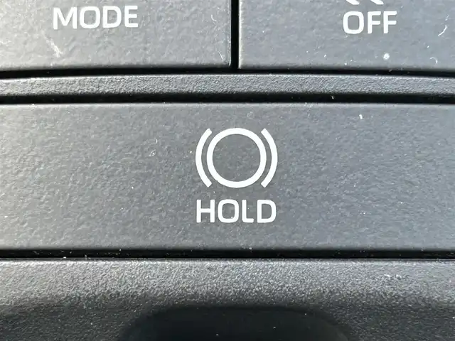 トヨタ クラウン ハイブリッド RS リミテッド 岡山県 2020(令2)年 13万km プレシャスブラックパール 登録時走行距離129301km/純正ナビ/フルセグTV(AM/FM/CD/DVD/Bluetooth)/バックカメラ/ビルトインETC/トヨタセーフティセンス/・ブラインドスポットモニター/・レーダークルーズコントロール/・オートマチックハイビーム/・プリクラッシュセーフティ/横滑り防止装置/オートブレーキホールド/D/N席パワーシート/D/N席シートヒーター/ステアリングヒーター/AC100V電源/ハーフレザーシート/純正フロアマット/18インチ純正AW