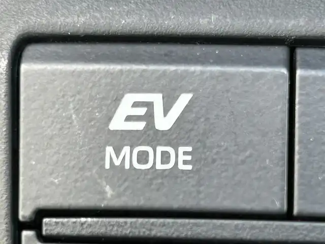 トヨタ クラウン ハイブリッド RS リミテッド 岡山県 2020(令2)年 13万km プレシャスブラックパール 登録時走行距離129301km/純正ナビ/フルセグTV(AM/FM/CD/DVD/Bluetooth)/バックカメラ/ビルトインETC/トヨタセーフティセンス/・ブラインドスポットモニター/・レーダークルーズコントロール/・オートマチックハイビーム/・プリクラッシュセーフティ/横滑り防止装置/オートブレーキホールド/D/N席パワーシート/D/N席シートヒーター/ステアリングヒーター/AC100V電源/ハーフレザーシート/純正フロアマット/18インチ純正AW