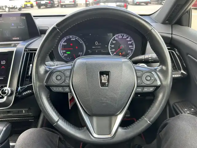 トヨタ クラウン ハイブリッド RS リミテッド 岡山県 2020(令2)年 13万km プレシャスブラックパール 登録時走行距離129301km/純正ナビ/フルセグTV(AM/FM/CD/DVD/Bluetooth)/バックカメラ/ビルトインETC/トヨタセーフティセンス/・ブラインドスポットモニター/・レーダークルーズコントロール/・オートマチックハイビーム/・プリクラッシュセーフティ/横滑り防止装置/オートブレーキホールド/D/N席パワーシート/D/N席シートヒーター/ステアリングヒーター/AC100V電源/ハーフレザーシート/純正フロアマット/18インチ純正AW