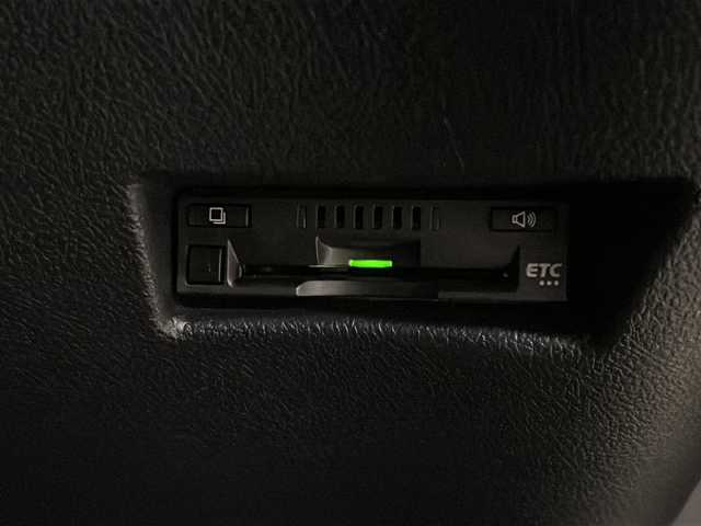 トヨタ シエンタ ハイブリッド G クエロ 栃木県 2019(平31)年 4.8万km ホワイトパールクリスタルシャイン 純正SDナビ/・NSZT-W68T/・Bluetooth CD DVD/・TV ワンセグ/・バックカメラ/クルーズコントロール/スマートスペアアキー/純正ドライブレコーダー/ETC/両側パワースライドドア/ハーフレザーシート/シートヒーター/ステアリングヒーター/ウォークスルー/衝突被害軽減システム/コーナーセンサー/レーンキープアシスト/LEDヘッドライト/オートライト/取扱説明書