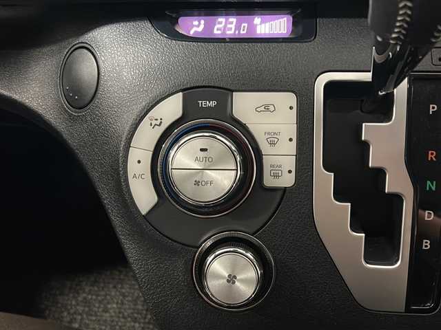 トヨタ シエンタ ハイブリッド G クエロ 栃木県 2019(平31)年 4.8万km ホワイトパールクリスタルシャイン 純正SDナビ/・NSZT-W68T/・Bluetooth CD DVD/・TV ワンセグ/・バックカメラ/クルーズコントロール/スマートスペアアキー/純正ドライブレコーダー/ETC/両側パワースライドドア/ハーフレザーシート/シートヒーター/ステアリングヒーター/ウォークスルー/衝突被害軽減システム/コーナーセンサー/レーンキープアシスト/LEDヘッドライト/オートライト/取扱説明書