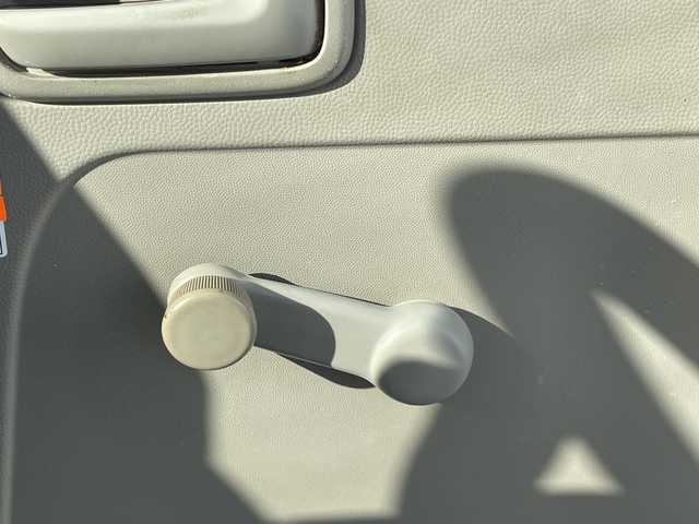 スズキ エブリイ PA 福岡県 2013(平25)年 6.5万km スペリアホワイト オーディオ/（AM/FM）/ワンオーナー/4WD/エアコン・パワーステアリング/スペアキー/フロアマット/両側スライドドア/Wエアバッグ/ドアバイザー/ヘッドライトレベライザー