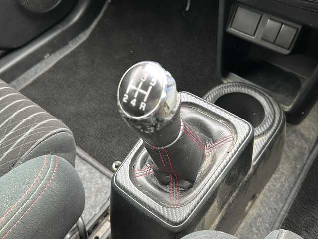 スズキ アルト ワークス 沖縄県 2017(平29)年 3.4万km スチールシルバーM ナビ/（ＡＭ／ＦＭ／ＣＤ／ＤＶＤ／ＢＴ）/ＵＳＢ入力端子　/スマートキー　/純正フロアマット　/横滑り機能　/純正１５インチアルミホイール　/プッシュスタート /オートライト /ベンチシート