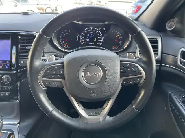 クライスラー・ジープ ジープ グランドチェロキー LTD 山梨県 2019(平31)年 6.5万km ブライトホワイト 後期　/黒革　/ＡＣＣ　/８．４ＵＣナビ　/Ｂカメラ　/フルセグＴＶ　/ＢＴ　/ＵＳＢ　/ステアリングＨ　/ＬＫＡ　/ＢＳＡ　/カープレイ　/ＨＩＤ　/Ａライト　/シートＨ　/ベンチＬ　/エアサス　/Ａブレーキアシスト　/保証書