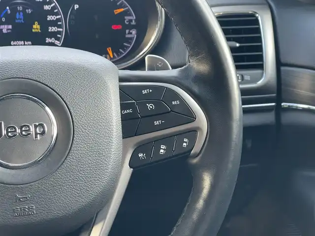 クライスラー・ジープ ジープ グランドチェロキー LTD 山梨県 2019(平31)年 6.5万km ブライトホワイト 後期　/黒革　/ＡＣＣ　/８．４ＵＣナビ　/Ｂカメラ　/フルセグＴＶ　/ＢＴ　/ＵＳＢ　/ステアリングＨ　/ＬＫＡ　/ＢＳＡ　/カープレイ　/ＨＩＤ　/Ａライト　/シートＨ　/ベンチＬ　/エアサス　/Ａブレーキアシスト　/保証書