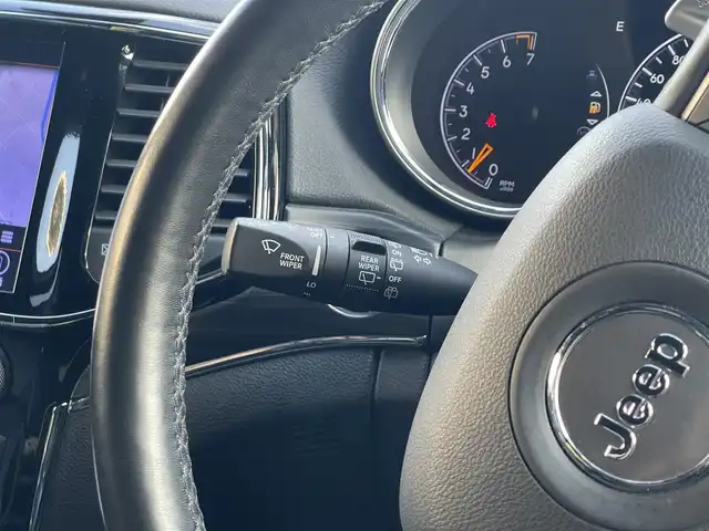 クライスラー・ジープ ジープ グランドチェロキー LTD 山梨県 2019(平31)年 6.5万km ブライトホワイト 後期　/黒革　/ＡＣＣ　/８．４ＵＣナビ　/Ｂカメラ　/フルセグＴＶ　/ＢＴ　/ＵＳＢ　/ステアリングＨ　/ＬＫＡ　/ＢＳＡ　/カープレイ　/ＨＩＤ　/Ａライト　/シートＨ　/ベンチＬ　/エアサス　/Ａブレーキアシスト　/保証書