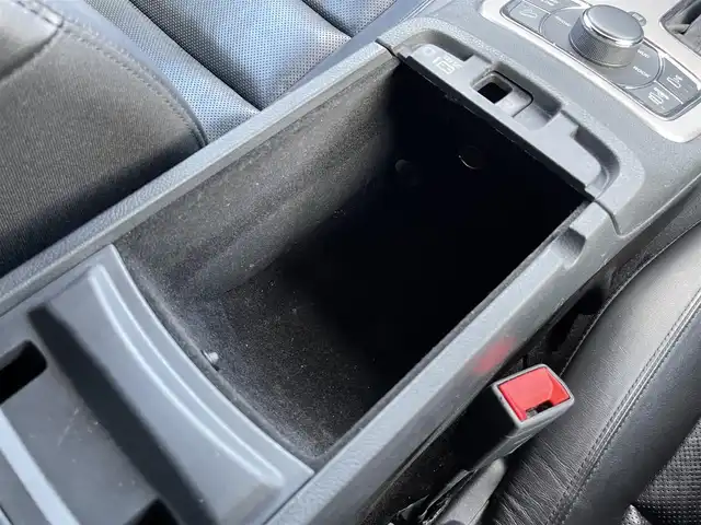 クライスラー・ジープ ジープ グランドチェロキー LTD 山梨県 2019(平31)年 6.5万km ブライトホワイト 後期　/黒革　/ＡＣＣ　/８．４ＵＣナビ　/Ｂカメラ　/フルセグＴＶ　/ＢＴ　/ＵＳＢ　/ステアリングＨ　/ＬＫＡ　/ＢＳＡ　/カープレイ　/ＨＩＤ　/Ａライト　/シートＨ　/ベンチＬ　/エアサス　/Ａブレーキアシスト　/保証書