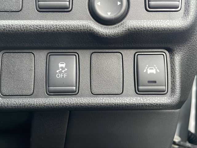 日産 ノート e－パワー X 道東・釧路十勝 2018(平30)年 1.3万km ブリリアントシルバー ナビ　MM318D-W/(AM/FM/CD/DVD/BT)/ETC/ステアリングスイッチ/夏タイヤ積込/純正15インチAW/社外フロアマット/ドアバイザー/コーナーセンサー　前後/レーンキープアシスト/オートライト/ABS/横滑り防止装置