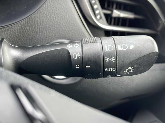 トヨタ Ｃ－ＨＲ S－T 道東・釧路十勝 2017(平29)年 9.2万km ホワイトパールクリスタルシャイン 4WD/純正メモリナビ　NSZT-W66T/　(AM/FM/CD/BT)/フルセグTV/バックカメラ/プリクラッシュセーフティ/レーンキープアシスト/オートハイビーム/レーダークルーズコントロール/前コーナーセンサー/社外ドライブレコーダー/純正AW夏タイヤセット(215/60R17)積込/トノカバー