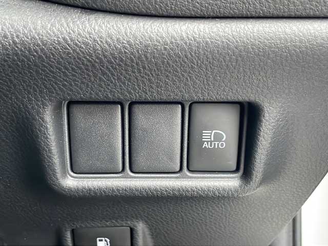 トヨタ Ｃ－ＨＲ S－T 道東・釧路十勝 2017(平29)年 9.2万km ホワイトパールクリスタルシャイン 4WD/純正メモリナビ　NSZT-W66T/　(AM/FM/CD/BT)/フルセグTV/バックカメラ/プリクラッシュセーフティ/レーンキープアシスト/オートハイビーム/レーダークルーズコントロール/前コーナーセンサー/社外ドライブレコーダー/純正AW夏タイヤセット(215/60R17)積込/トノカバー