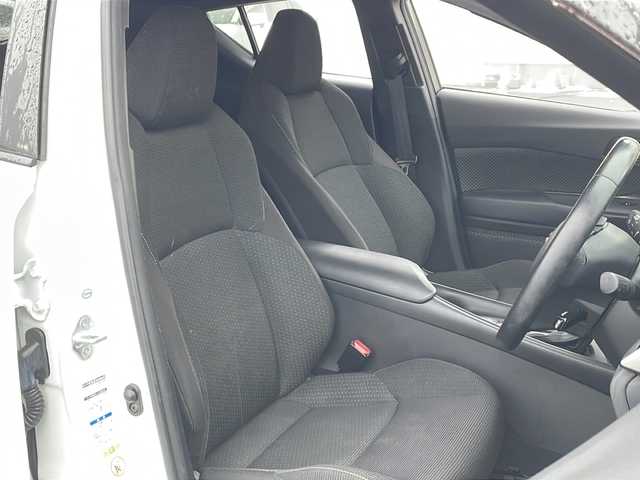 トヨタ Ｃ－ＨＲ S－T 道東・釧路十勝 2017(平29)年 9.2万km ホワイトパールクリスタルシャイン 4WD/純正メモリナビ　NSZT-W66T/　(AM/FM/CD/BT)/フルセグTV/バックカメラ/プリクラッシュセーフティ/レーンキープアシスト/オートハイビーム/レーダークルーズコントロール/前コーナーセンサー/社外ドライブレコーダー/純正AW夏タイヤセット(215/60R17)積込/トノカバー