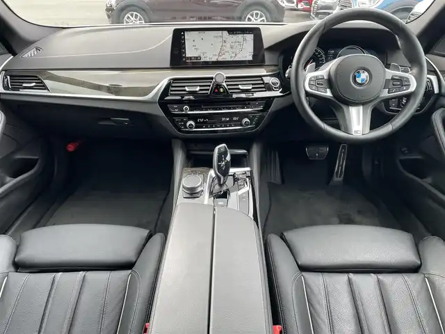 ＢＭＷ ５２３ｄ Mスポーツ 福岡県 2018(平30)年 4万km 白 ハイラインパッケージ/・ダコタレザーシート/・シートヒーター(フロント＆リヤ)/・ランバーサポート/ACC/全方位カメラ/アダプティブLEDヘッドライト/レーンキープアシスト/ブラインドスポットモニター/電動フロントシート(運転席メモリー機能付き)/ヘッドアップディスプレイ/アンビエントライト/オートライト/前後フォグランプ/オートワイパー/オートホールド/HDDナビ/フルセグTV/CD DVD Bluetooth USB/ETC/電動リアゲート/スマートキー