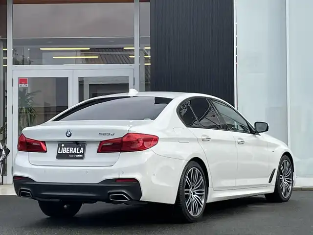 ＢＭＷ ５２３ｄ Mスポーツ 福岡県 2018(平30)年 4万km 白 ハイラインパッケージ/・ダコタレザーシート/・シートヒーター(フロント＆リヤ)/・ランバーサポート/ACC/全方位カメラ/アダプティブLEDヘッドライト/レーンキープアシスト/ブラインドスポットモニター/電動フロントシート(運転席メモリー機能付き)/ヘッドアップディスプレイ/アンビエントライト/オートライト/前後フォグランプ/オートワイパー/オートホールド/HDDナビ/フルセグTV/CD DVD Bluetooth USB/ETC/電動リアゲート/スマートキー