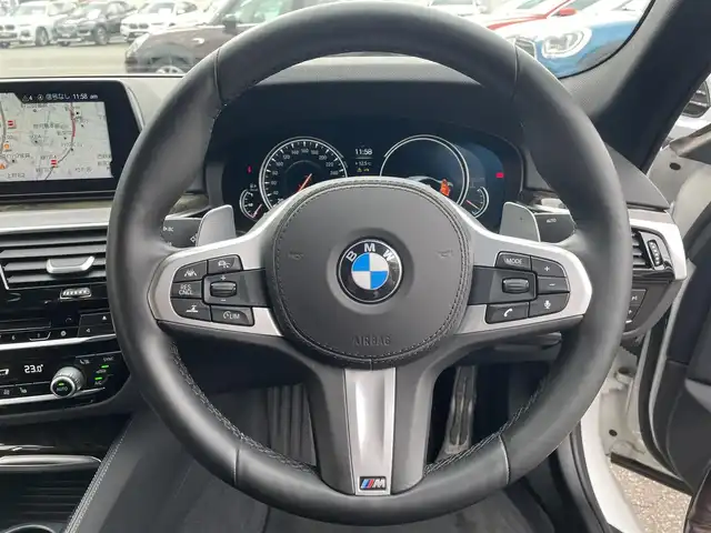 ＢＭＷ ５２３ｄ Mスポーツ 福岡県 2018(平30)年 4万km 白 ハイラインパッケージ/・ダコタレザーシート/・シートヒーター(フロント＆リヤ)/・ランバーサポート/ACC/全方位カメラ/アダプティブLEDヘッドライト/レーンキープアシスト/ブラインドスポットモニター/電動フロントシート(運転席メモリー機能付き)/ヘッドアップディスプレイ/アンビエントライト/オートライト/前後フォグランプ/オートワイパー/オートホールド/HDDナビ/フルセグTV/CD DVD Bluetooth USB/ETC/電動リアゲート/スマートキー