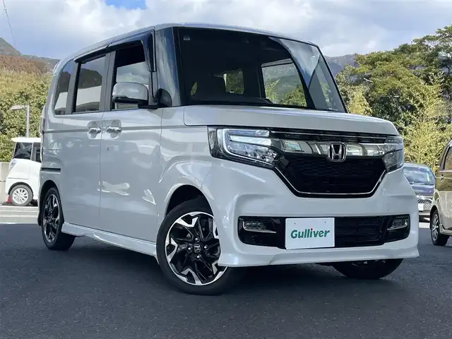 ホンダ Ｎ ＢＯＸ カスタム G EX ターボ ホンダセンシング 佐賀県 2019(令1)年 0.8万km プラチナホワイトパール プッシュスタート/両側パワースライドドア/横滑り防止/レーンキープアシスト/衝突軽減ブレーキ/ビルトインETC/ステアリングスイッチ/革巻きステアリング/パドルシフト/レーダークルーズコントロール/シートヒーター/純正SDナビ(AM/FM/CD/DVD/TV/BT)/純正フロアマット(MUGEN)/オートライト/リアサンシェード/アイドリングストップ/取扱説明書ナビ取扱説明書/保証書