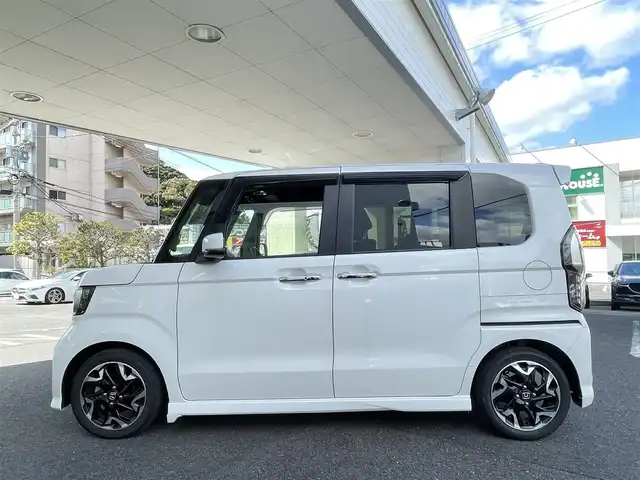 ホンダ Ｎ ＢＯＸ カスタム G EX ターボ ホンダセンシング 佐賀県 2019(令1)年 0.8万km プラチナホワイトパール プッシュスタート/両側パワースライドドア/横滑り防止/レーンキープアシスト/衝突軽減ブレーキ/ビルトインETC/ステアリングスイッチ/革巻きステアリング/パドルシフト/レーダークルーズコントロール/シートヒーター/純正SDナビ(AM/FM/CD/DVD/TV/BT)/純正フロアマット(MUGEN)/オートライト/リアサンシェード/アイドリングストップ/取扱説明書ナビ取扱説明書/保証書