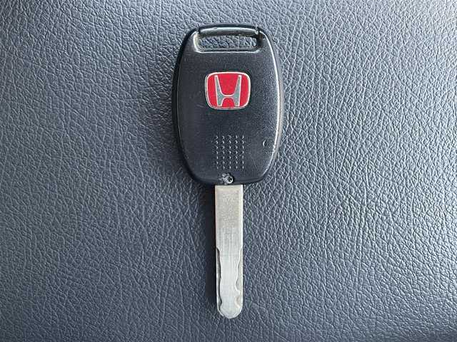 ホンダ シビック タイプR 滋賀県 2007(平19)年 19.7万km チャンピオンシップホワイト Panasonicナビ/(フルセグ/CD/DVD/ipod/FM/AM)/6MT/ETC/HIDライト/社外フォグ/運転席RECAROシート/TEINサスペンション/カーボンボンネット/dpRacing ステアリング/柿本改マフラー/BLITZエアクリーナー