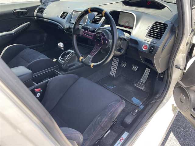 ホンダ シビック タイプR 滋賀県 2007(平19)年 19.7万km チャンピオンシップホワイト Panasonicナビ/(フルセグ/CD/DVD/ipod/FM/AM)/6MT/ETC/HIDライト/社外フォグ/運転席RECAROシート/TEINサスペンション/カーボンボンネット/dpRacing ステアリング/柿本改マフラー/BLITZエアクリーナー
