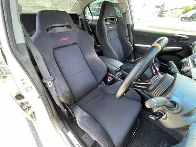 ホンダ シビック タイプR 滋賀県 2007(平19)年 19.7万km チャンピオンシップホワイト Panasonicナビ/(フルセグ/CD/DVD/ipod/FM/AM)/6MT/ETC/HIDライト/社外フォグ/運転席RECAROシート/TEINサスペンション/カーボンボンネット/dpRacing ステアリング/柿本改マフラー/BLITZエアクリーナー