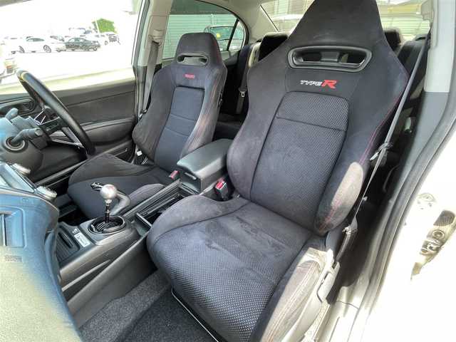ホンダ シビック タイプR 滋賀県 2007(平19)年 19.7万km チャンピオンシップホワイト Panasonicナビ/(フルセグ/CD/DVD/ipod/FM/AM)/6MT/ETC/HIDライト/社外フォグ/運転席RECAROシート/TEINサスペンション/カーボンボンネット/dpRacing ステアリング/柿本改マフラー/BLITZエアクリーナー