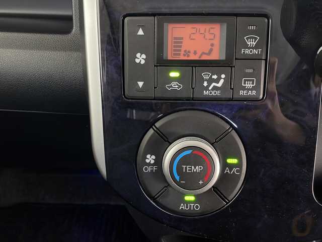 ダイハツ タント カスタム RS トップED SA Ⅲ 鳥取県 2017(平29)年 6.8万km パールホワイトⅢ 純正ナビ/両側パワースライドドア/衝突被害軽減システム/ドライブレコーダー/バックカメラ/アイドリングストップ/フルセグTV/Bluetooth/CD/DVD/ETC/シートヒーター（運転席）/オートライト/LEDヘッドライト/フォグランプ/ステアリングスイッチ/革巻きステアリング/ウインカーミラー/ドアバイザー/2列目サンシェード