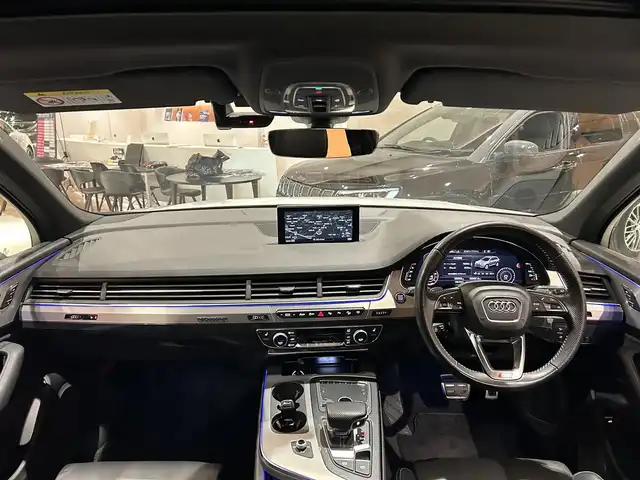 アウディ Ｑ７ 3．0TFSI クワトロ 道央・札幌 2018(平30)年 5.7万km グレイシアホワイトメタリック グレイシアホワイトメタリック/Sラインパッケージ/アダプティブエアサスペンション/パノラマサンルーフ/マトリクスLEDヘッドライト/21インチマットチタンルックポリッシュトAW/リアアシスタンスパッケージ/　・アウディサイドアシスト/　・アウディプレセンスリヤ/　・サイドエアバック/7シーターパッケージ/　・三列目シート/　・4ゾーンエアコン/　・前後シートヒーター/　・三ブラインド