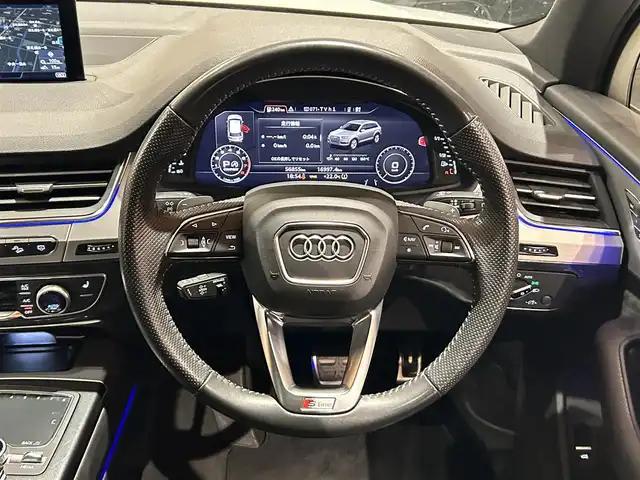 アウディ Ｑ７ 3．0TFSI クワトロ 道央・札幌 2018(平30)年 5.7万km グレイシアホワイトメタリック グレイシアホワイトメタリック/Sラインパッケージ/アダプティブエアサスペンション/パノラマサンルーフ/マトリクスLEDヘッドライト/21インチマットチタンルックポリッシュトAW/リアアシスタンスパッケージ/　・アウディサイドアシスト/　・アウディプレセンスリヤ/　・サイドエアバック/7シーターパッケージ/　・三列目シート/　・4ゾーンエアコン/　・前後シートヒーター/　・三ブラインド