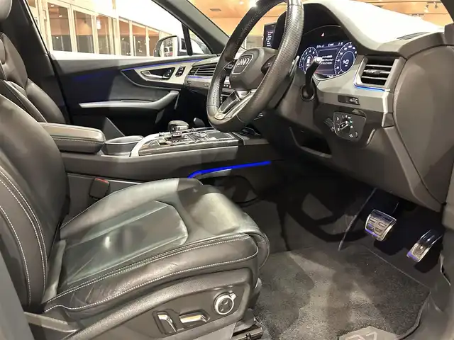 アウディ Ｑ７ 3．0TFSI クワトロ 道央・札幌 2018(平30)年 5.7万km グレイシアホワイトメタリック グレイシアホワイトメタリック/Sラインパッケージ/アダプティブエアサスペンション/パノラマサンルーフ/マトリクスLEDヘッドライト/21インチマットチタンルックポリッシュトAW/リアアシスタンスパッケージ/　・アウディサイドアシスト/　・アウディプレセンスリヤ/　・サイドエアバック/7シーターパッケージ/　・三列目シート/　・4ゾーンエアコン/　・前後シートヒーター/　・三ブラインド